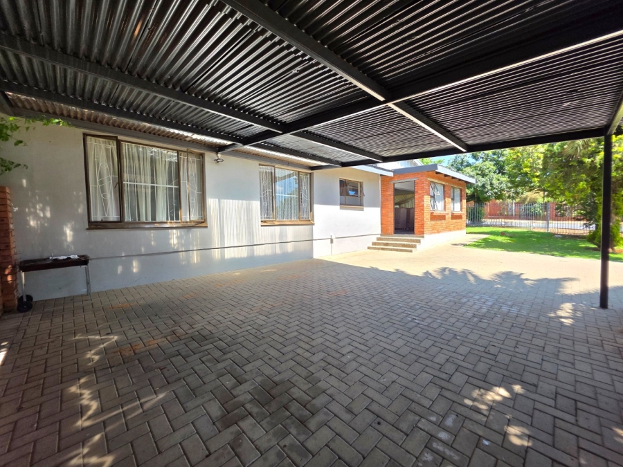 4 Bedroom Property for Sale in Generaal De Wet Free State